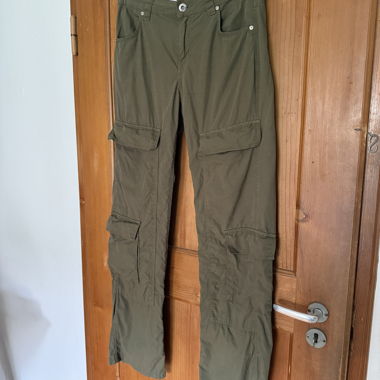 Khaki Cargo Hose von Bershka