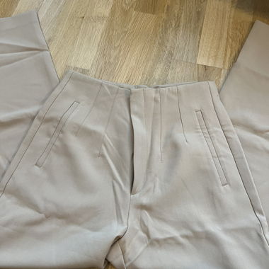 Pantalon beige Stradivarius