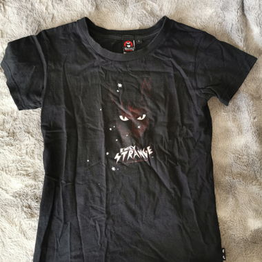 T-shirt Emily the Strange – look goth/rock