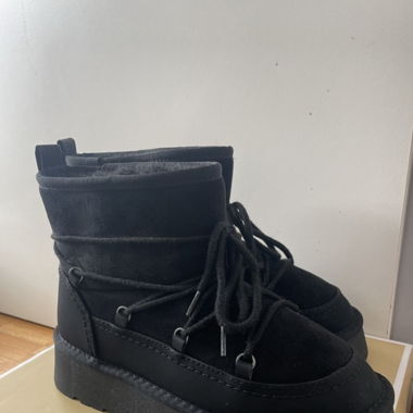 Boots neuves fourrés noir hiver pointure 39