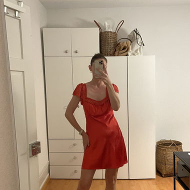 Rotes Satin-Kleid von Free People Grösse 38 / M