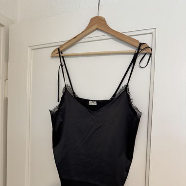 Black tanktop