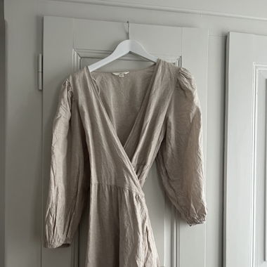Wickelkleid aus Leinenmix von HM