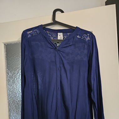 Chemisier bleu foncé dentelle dos