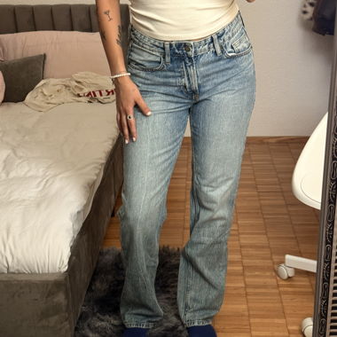 Light wash straight jeans