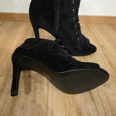 Schwarze High Heel Ankle Boots mit Schnürung