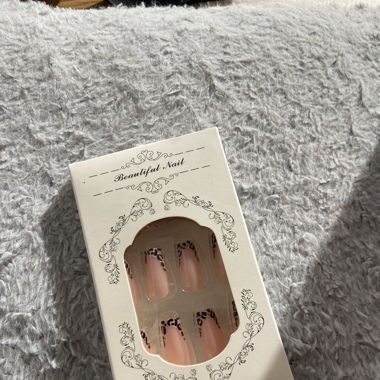 Press on nails leopard