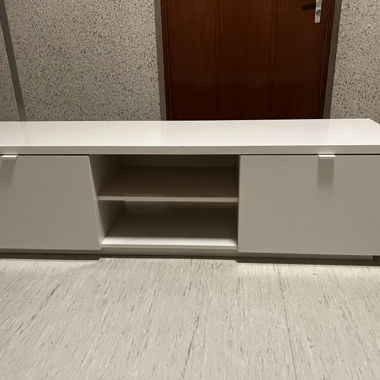 Mobile TV bianco con contenitore IKEA