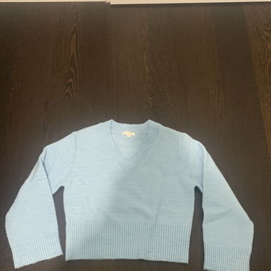 Cute & comfy light blue knitted v-neck sweater  