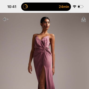 Elegantes altrosa Kleid mit Schlitz