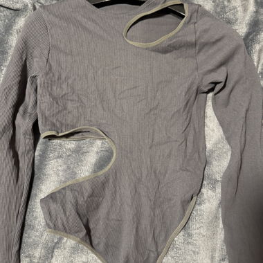Grauer Cutout-Body