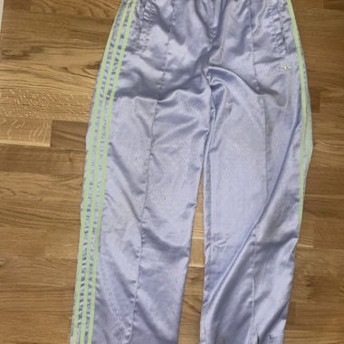 Pantaloni Adidas in raso da training