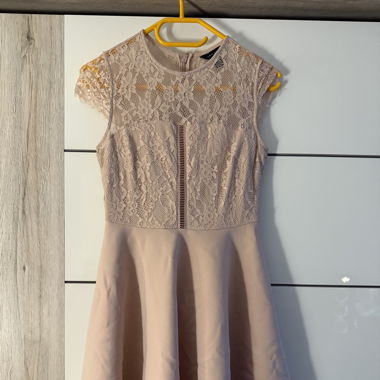 Elegantes Spitzenkleid in Rosa von New Look 38