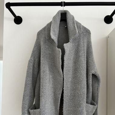 Grauer Mantel 