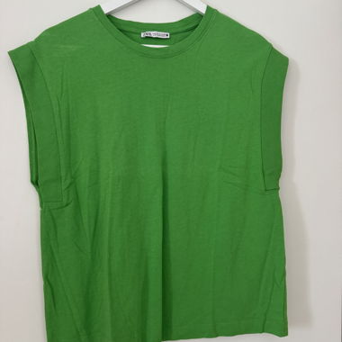 Grünes ärmelloses ZARA-Top