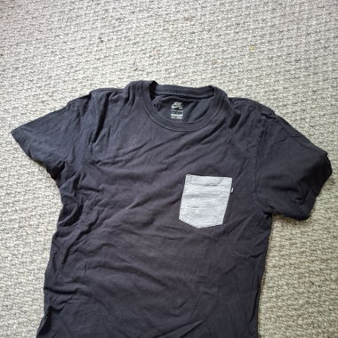 Nike Shirt mit Brusttasche