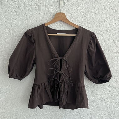 Blusa Zara marrone con maniche a sbuffo
