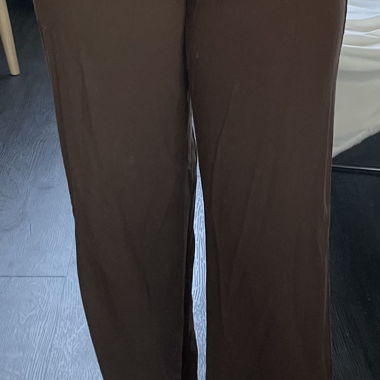 Pantaloni Bershka a gamba larga marroni Gr. 36