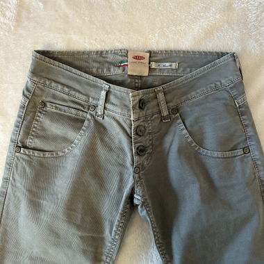 Jeans mit extrem tiefer Taille - 2000er y2k Style Italien