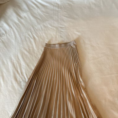 Jupe plissée beige satinée