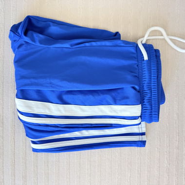 Pantalon de sport bleu à rayures