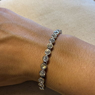 Silberfarbenes Swarovski Armband mit Strasssteinen