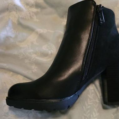 Schwarze Blockabsatzschuhe