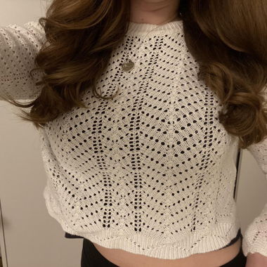 SUBDUED WHITE TOP