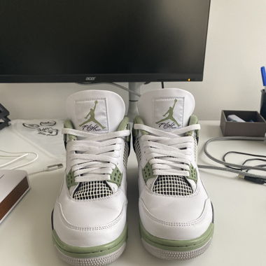 Jordan 4 Retro Seafoam
