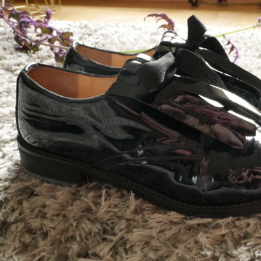 Bata Derbies vernies à franges 