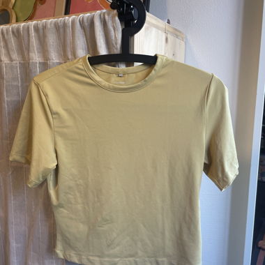 T-shirt crop sportiva gialla