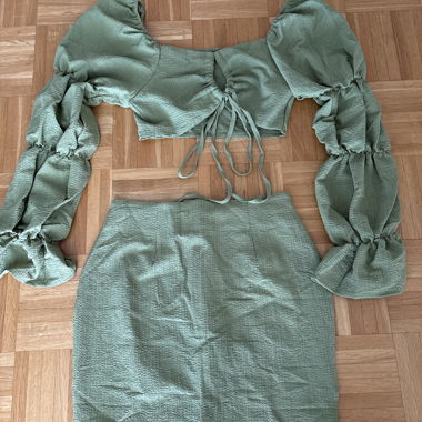 Ensemble jupe et haut vert