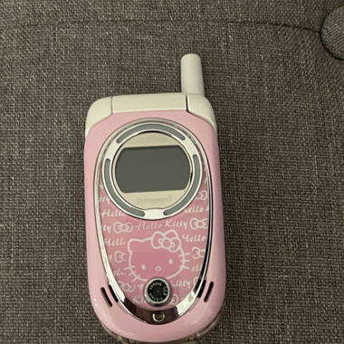 Okwap x Hello Kitty vintage Y2K mobile phone