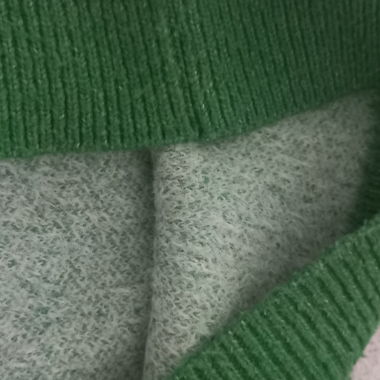 Maglione verde e bianco