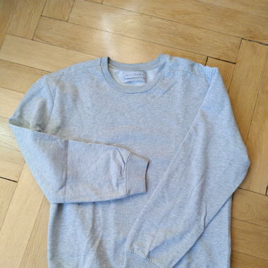 Grauer ZARA Pullover