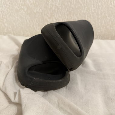 Yeezy slides slate gray (Adidas version)