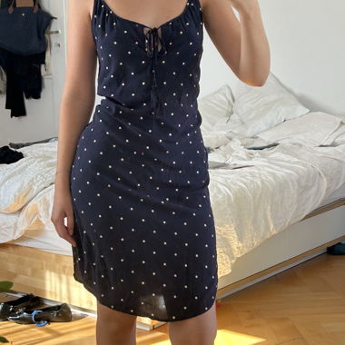 Robe bleu marine a pois