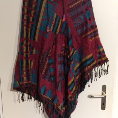 Poncho invernale caldo con cappuccio