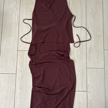 Set skirt-top high-neck open-back wine
