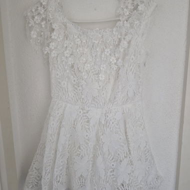Abito in pizzo bianco