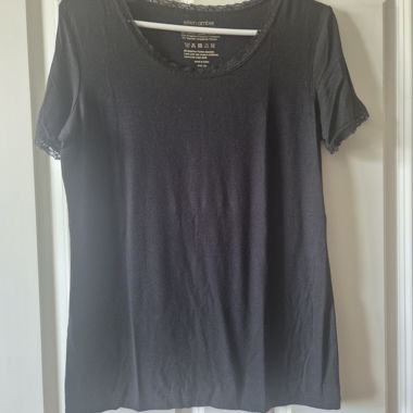 T-shirt noir mignon