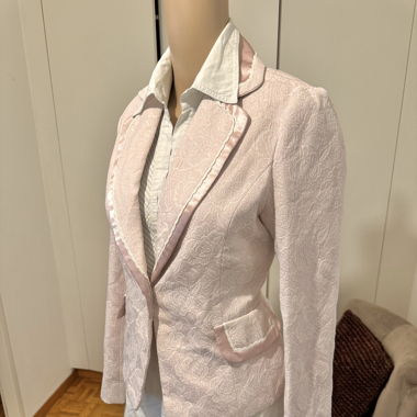 Bespoke jacket powder pink in brocade fabric
