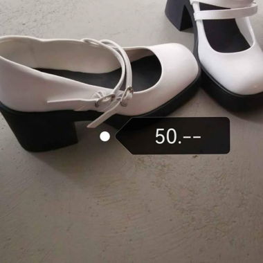Weisse Mary Jane Pumps