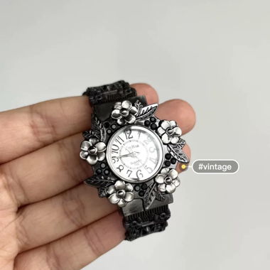 Vintage Blumen-Armbanduhr