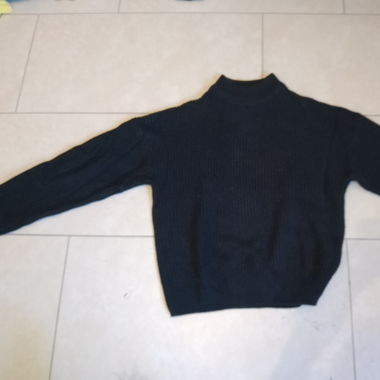 Schwarzer Pullover 