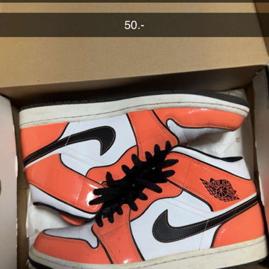 Jordan 1 mid orange