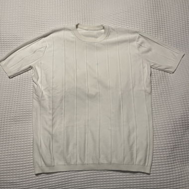 Weisses Kurzarm-Strickshirt