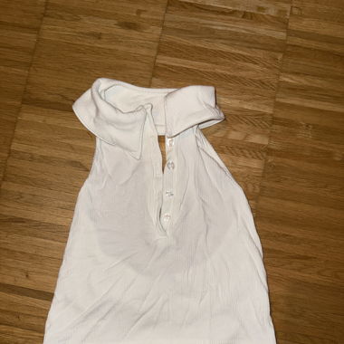 Weisses Tanktop mit Kragen