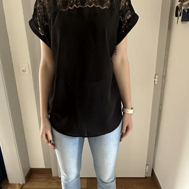 Schwarze Spitzenbluse