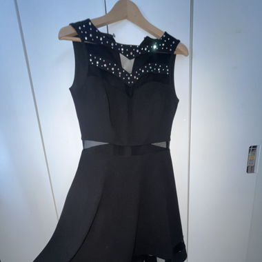 Schwarzes Kleid 